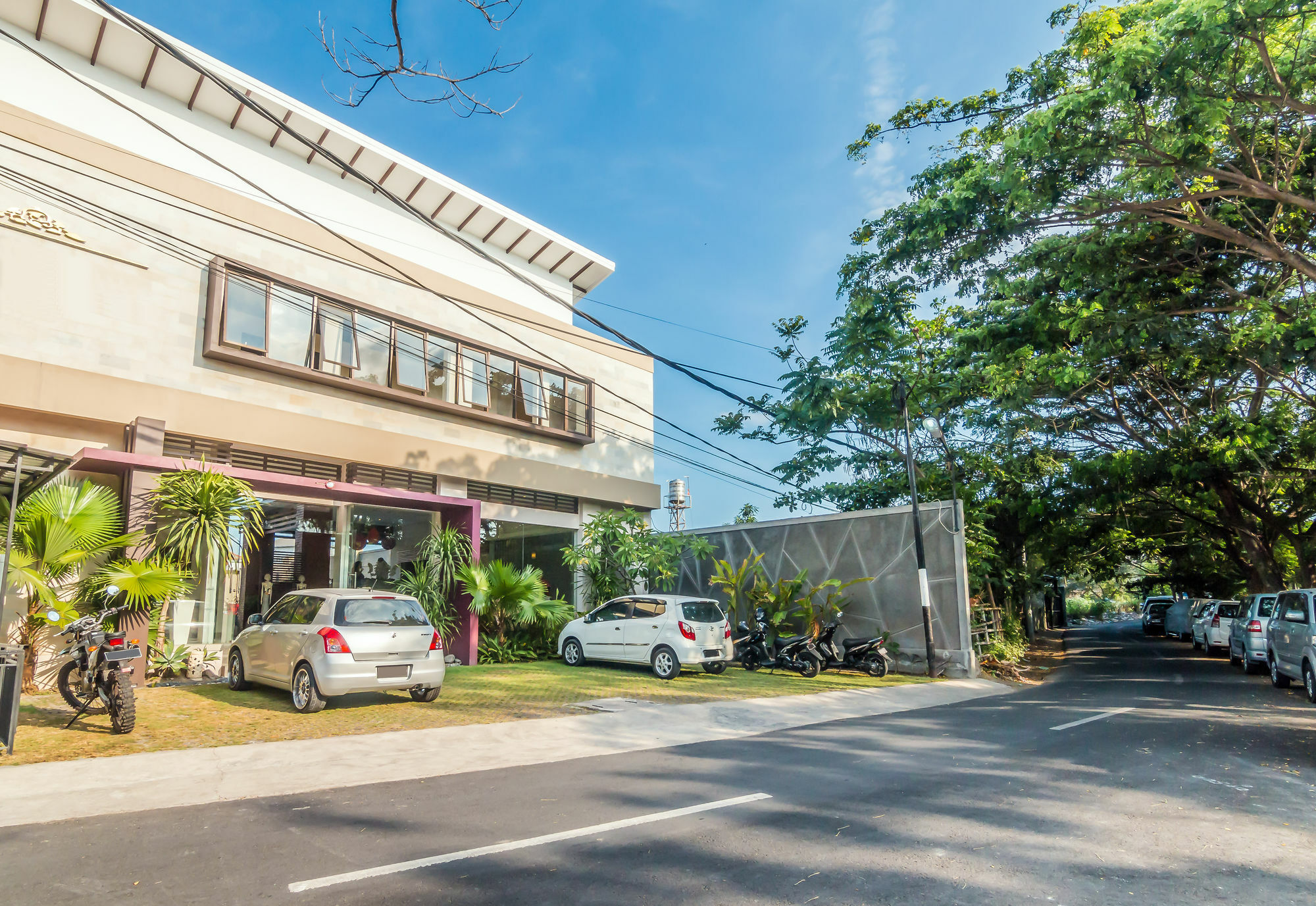 Zen Premium Seminyak Eka Laweya Hotel Exterior photo